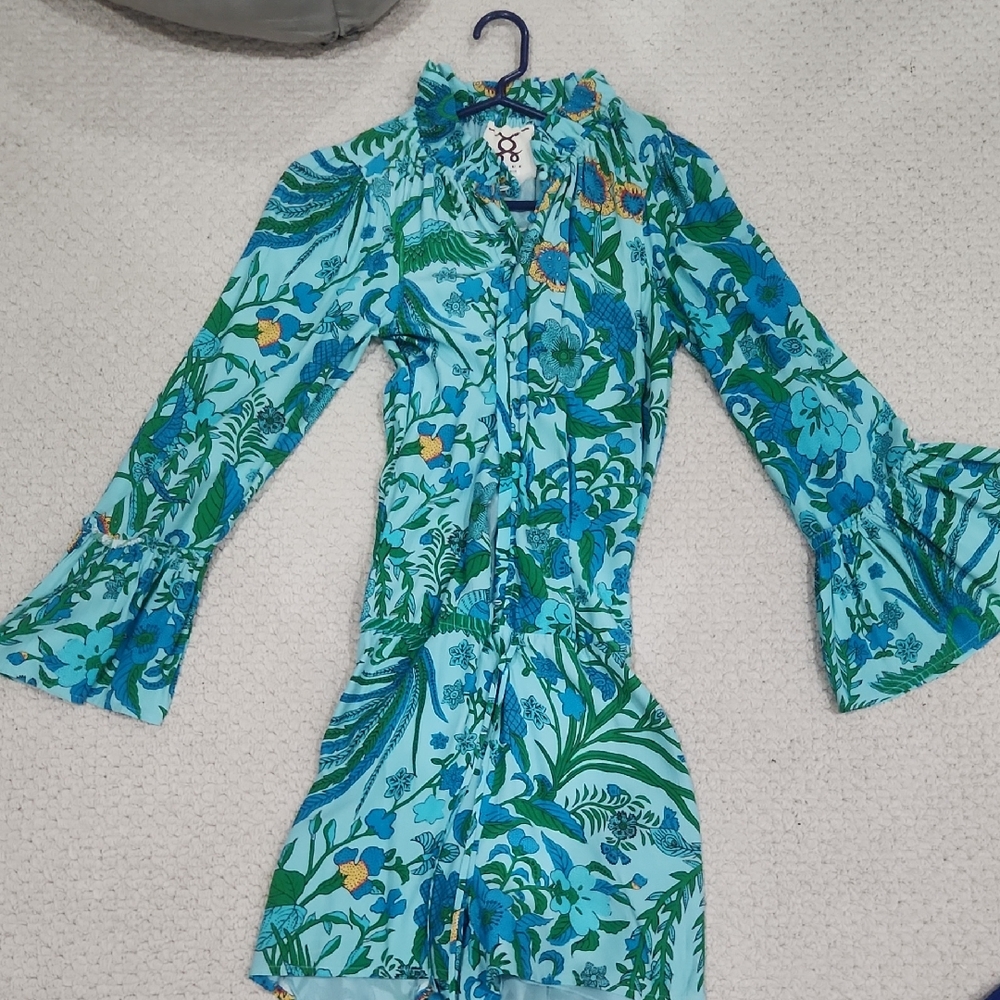 Figue long sleeve, coverrd buttons, ruffle neck, ruffle sleeve romper